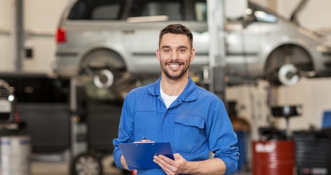 Udržateľnosť v podnikaní autoservisov a čerpacích staníc – prenájom priemyselných utierok a pracovných plášťov