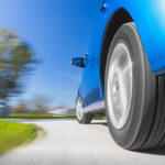 Majitelia elektromobilov si za pneumatiky priplatia