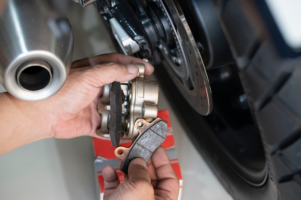 Počujete pri brzdení zvláštne zvuky? Toto sú najčastejšie príčiny