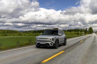 Nová Kia EV2 ako kompaktný elektromobil určený na každodenné jazdenie v meste aj mimo neho.